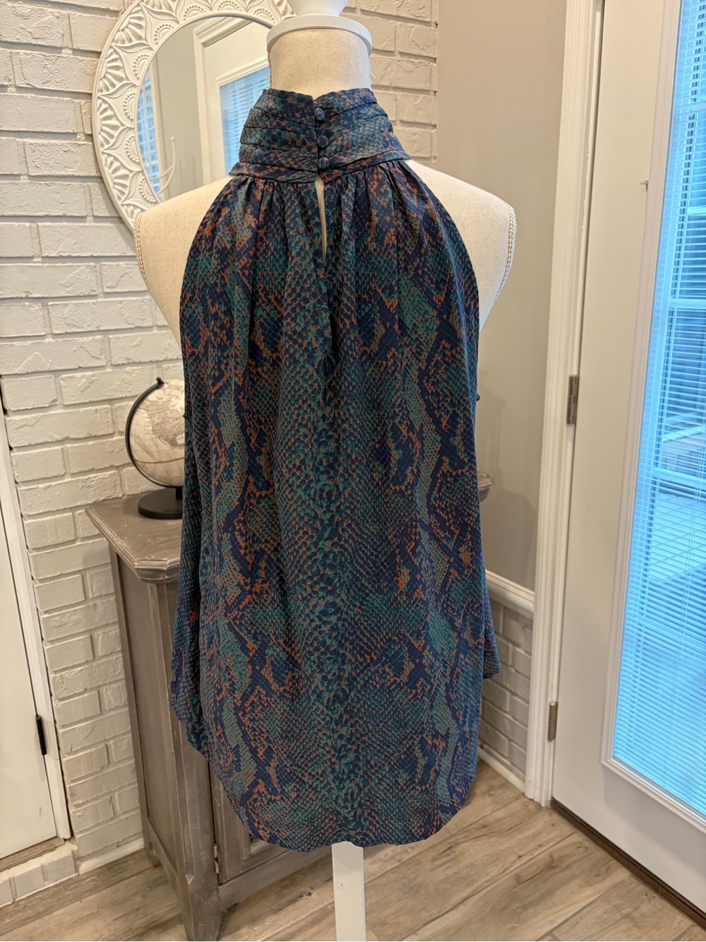Joie Sleeveless Silk Blouse Snakeskin high neck Career Elegant Chic Business - Picture 3 of 10